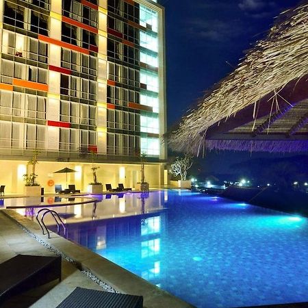 Ascent Premiere Hotel And Convention Malang Exterior photo