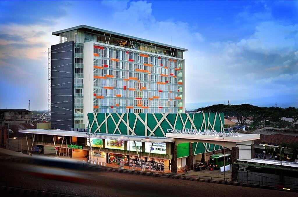 Ascent Premiere Hotel And Convention Malang Exterior photo