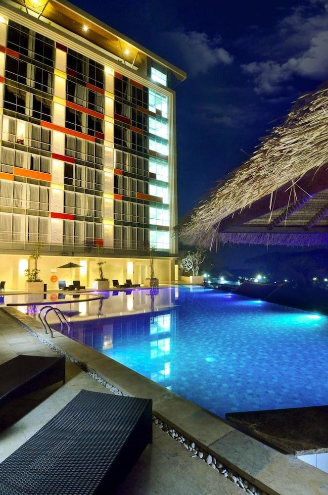 Ascent Premiere Hotel And Convention Malang Exterior photo