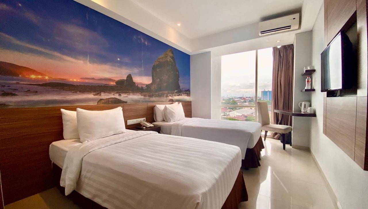 Ascent Premiere Hotel And Convention Malang Exterior photo