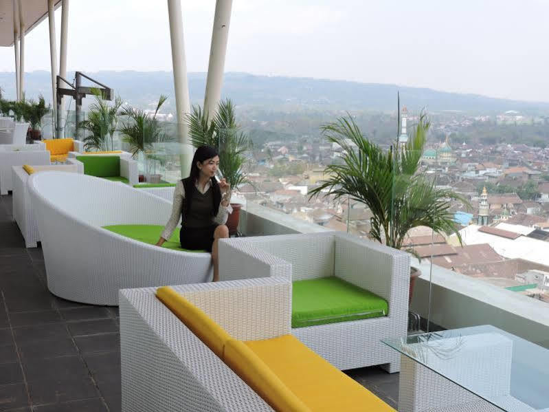 Ascent Premiere Hotel And Convention Malang Exterior photo