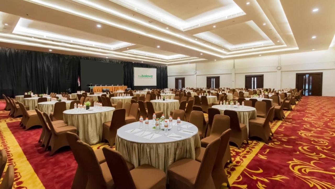 Ascent Premiere Hotel And Convention Malang Exterior photo