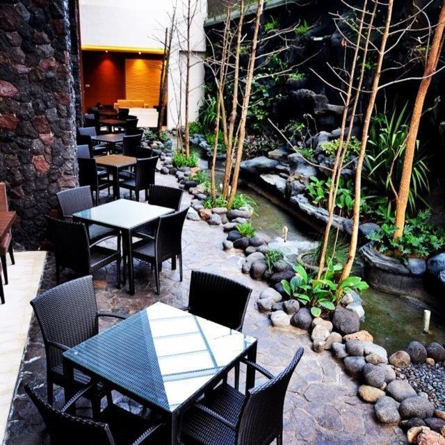 Ascent Premiere Hotel And Convention Malang Exterior photo