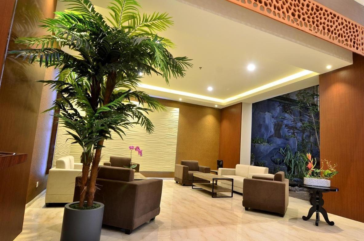 Ascent Premiere Hotel And Convention Malang Exterior photo